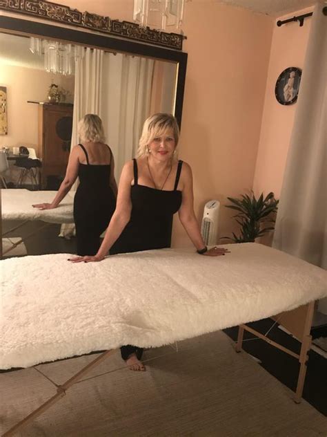 Intimate massage Prostitute Komono